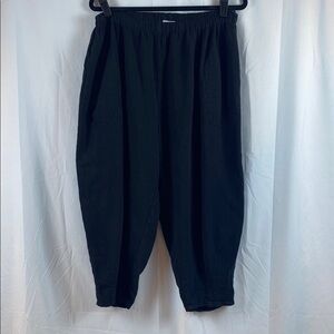 Black Gauze Capri Pull On Elastic Waistband Cropped Length
